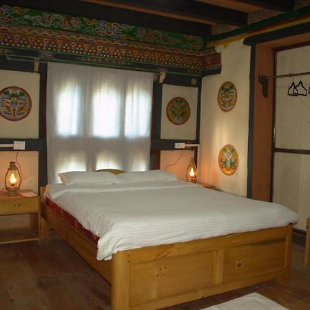 Ama'S Village Lodge Паро Екстериор снимка