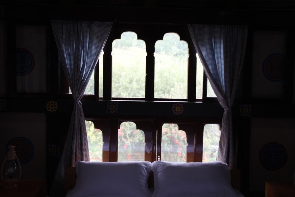 Ama'S Village Lodge Паро Екстериор снимка