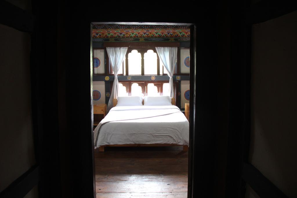 Ama'S Village Lodge Паро Екстериор снимка