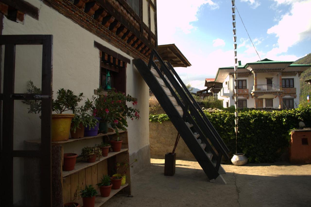 Ama'S Village Lodge Паро Екстериор снимка