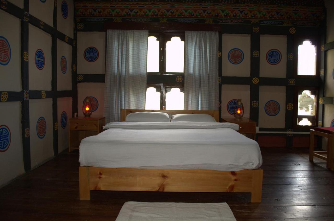 Ama'S Village Lodge Паро Екстериор снимка