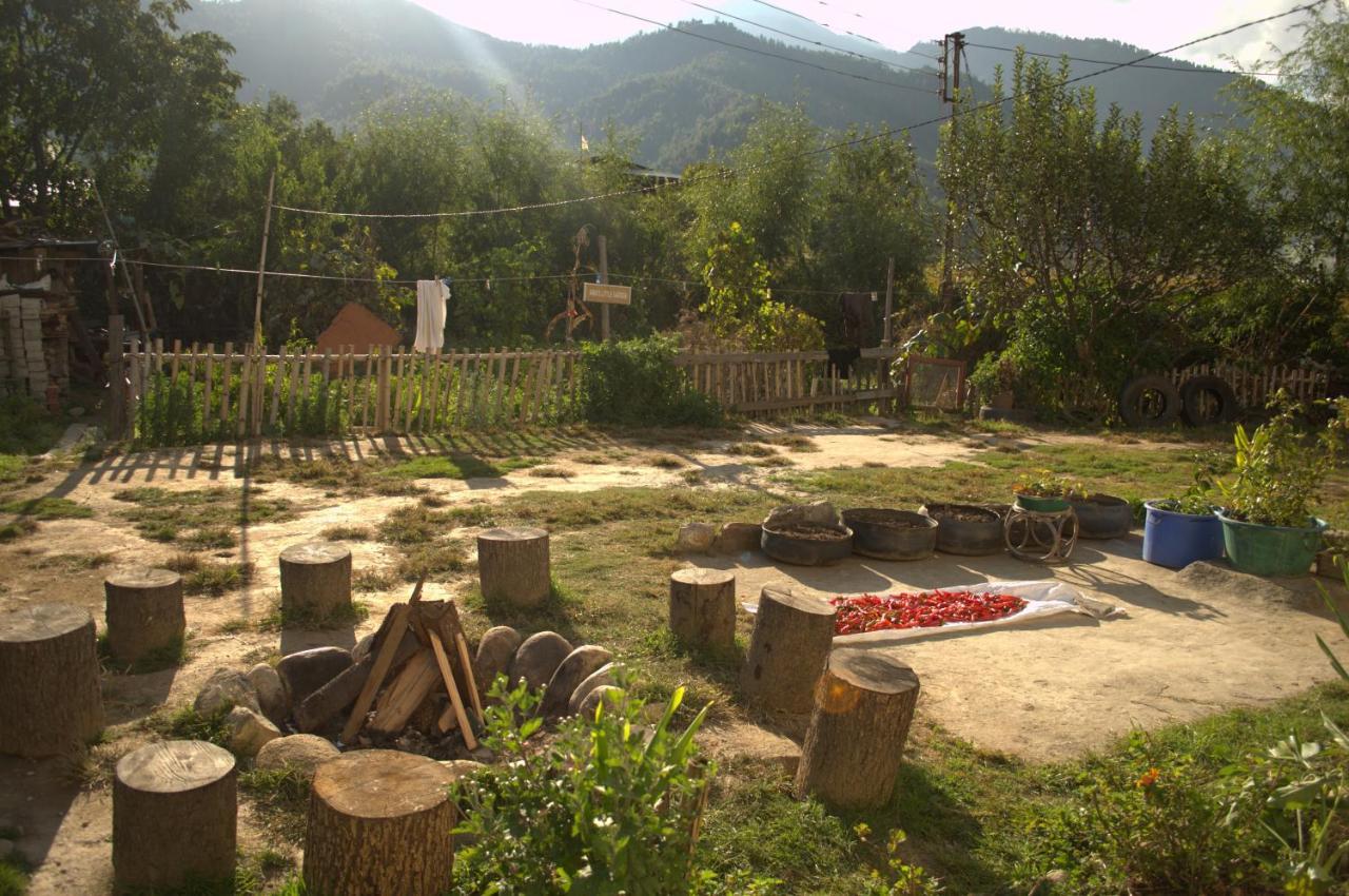 Ama'S Village Lodge Паро Екстериор снимка