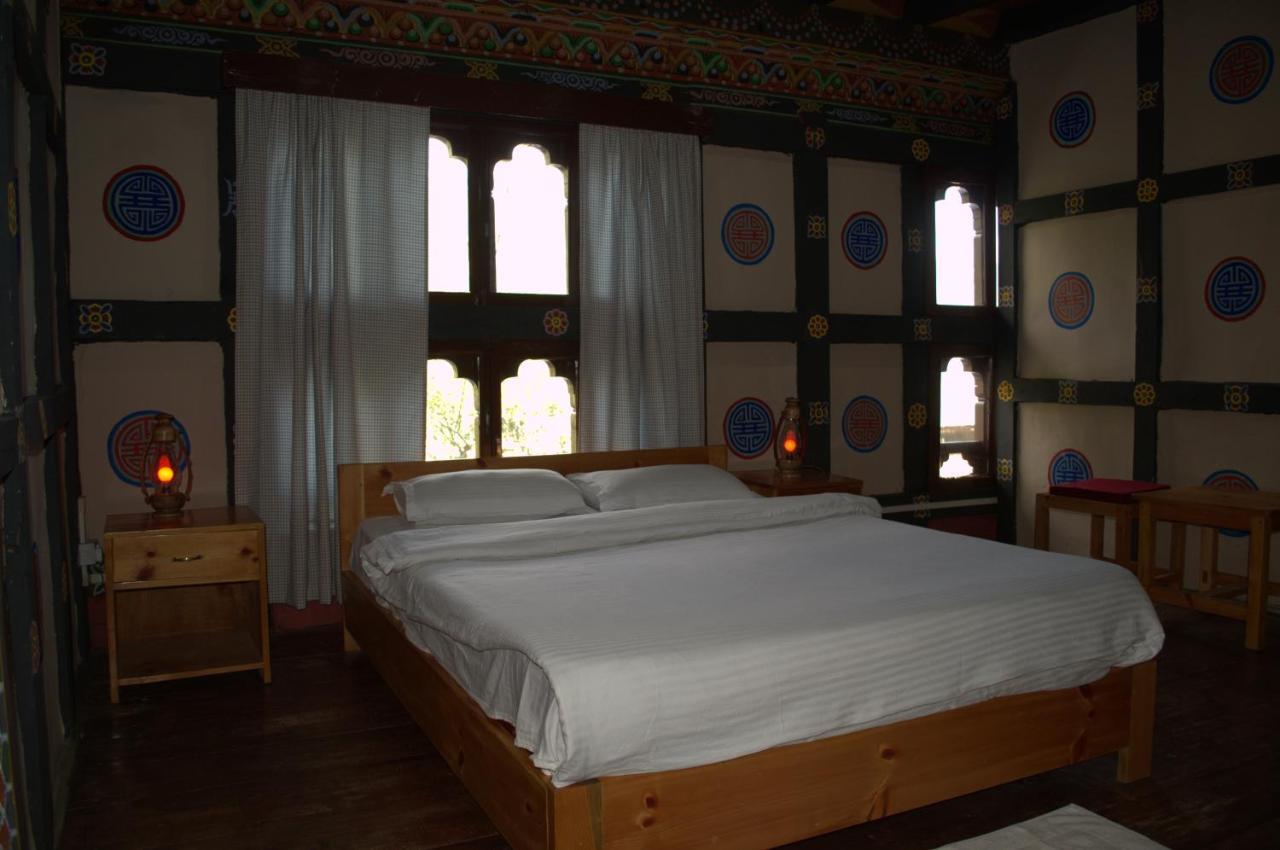 Ama'S Village Lodge Паро Екстериор снимка