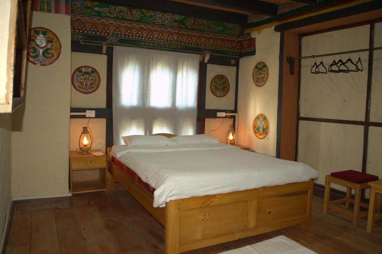 Ama'S Village Lodge Паро Екстериор снимка
