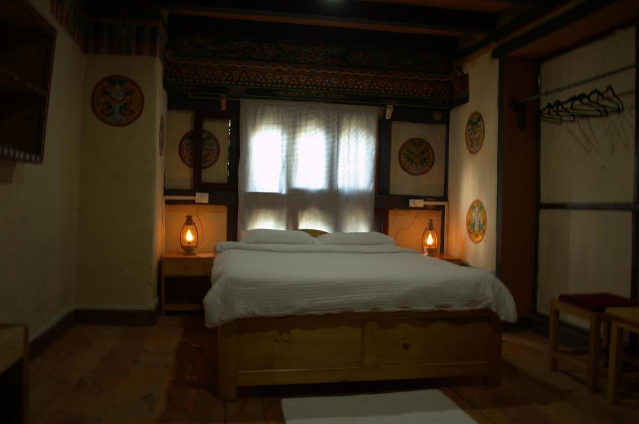 Ama'S Village Lodge Паро Екстериор снимка