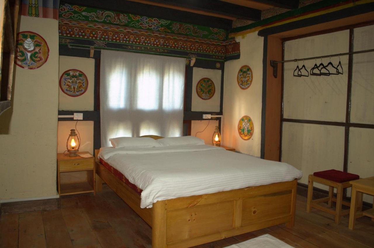 Ama'S Village Lodge Паро Екстериор снимка