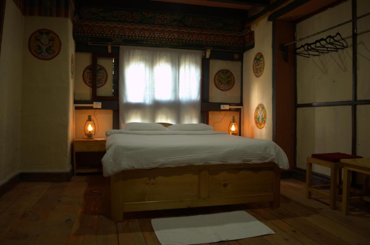 Ama'S Village Lodge Паро Екстериор снимка